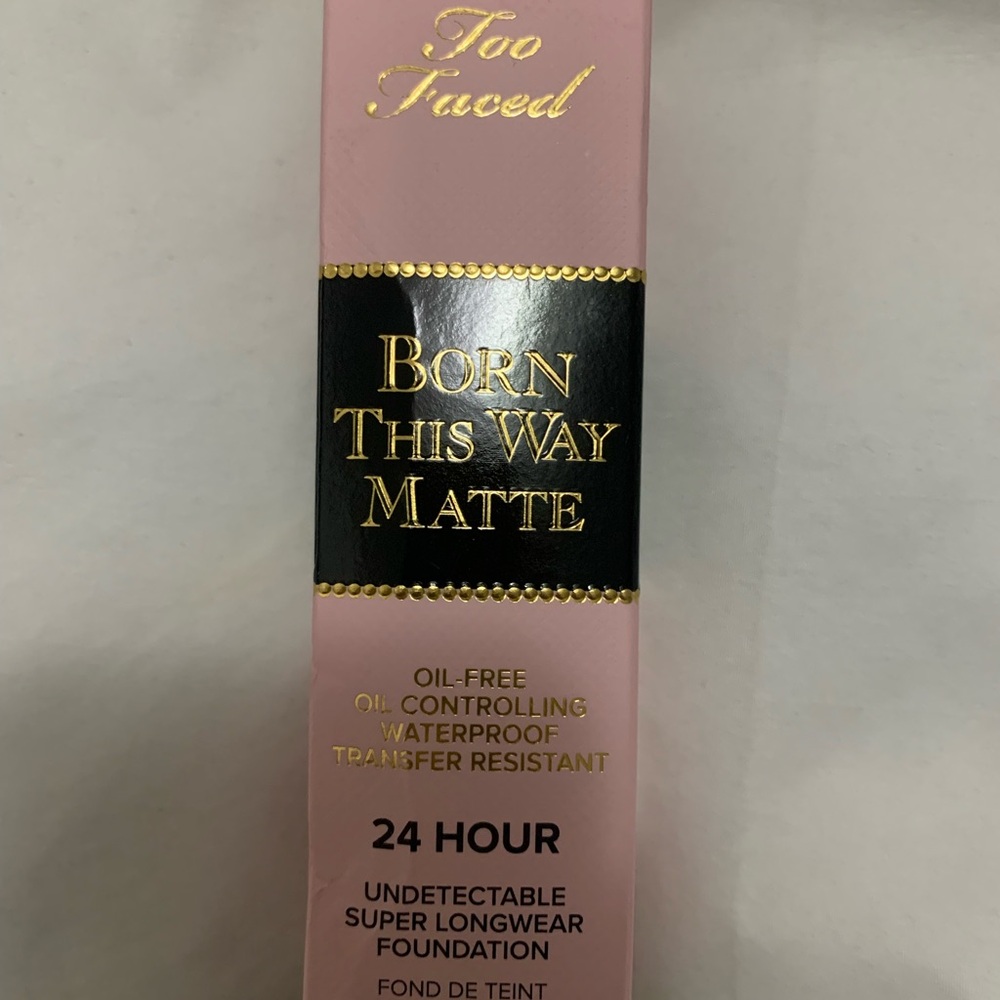 Too Faced - BORN THIS WAY MATTEE 24hr undetectable super long wear foundation